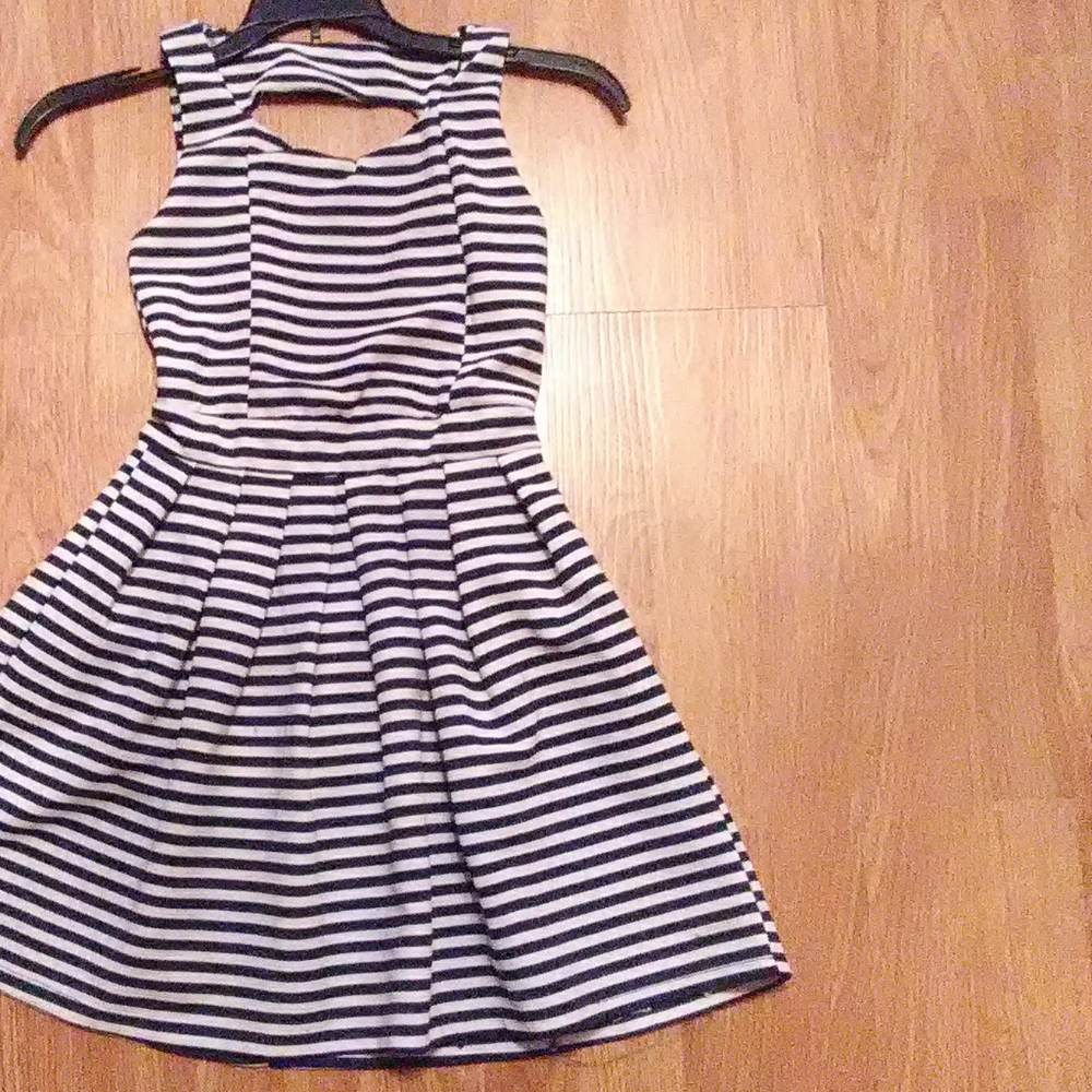 Girls dress size medium